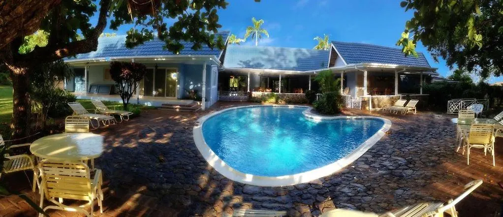 Seven Palms Villa Runaway Bay Homestay